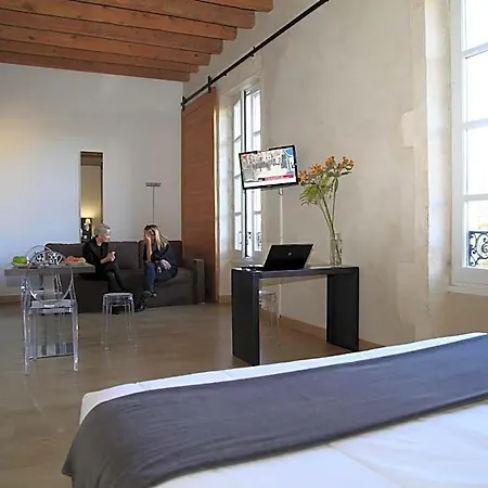 Odalys Le Cheval Blanc 3* Nîmes
