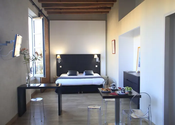 Odalys Le Cheval Blanc 3* Nîmes