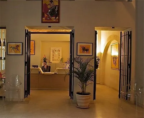 Odalys Le Cheval Blanc 3* Nîmes